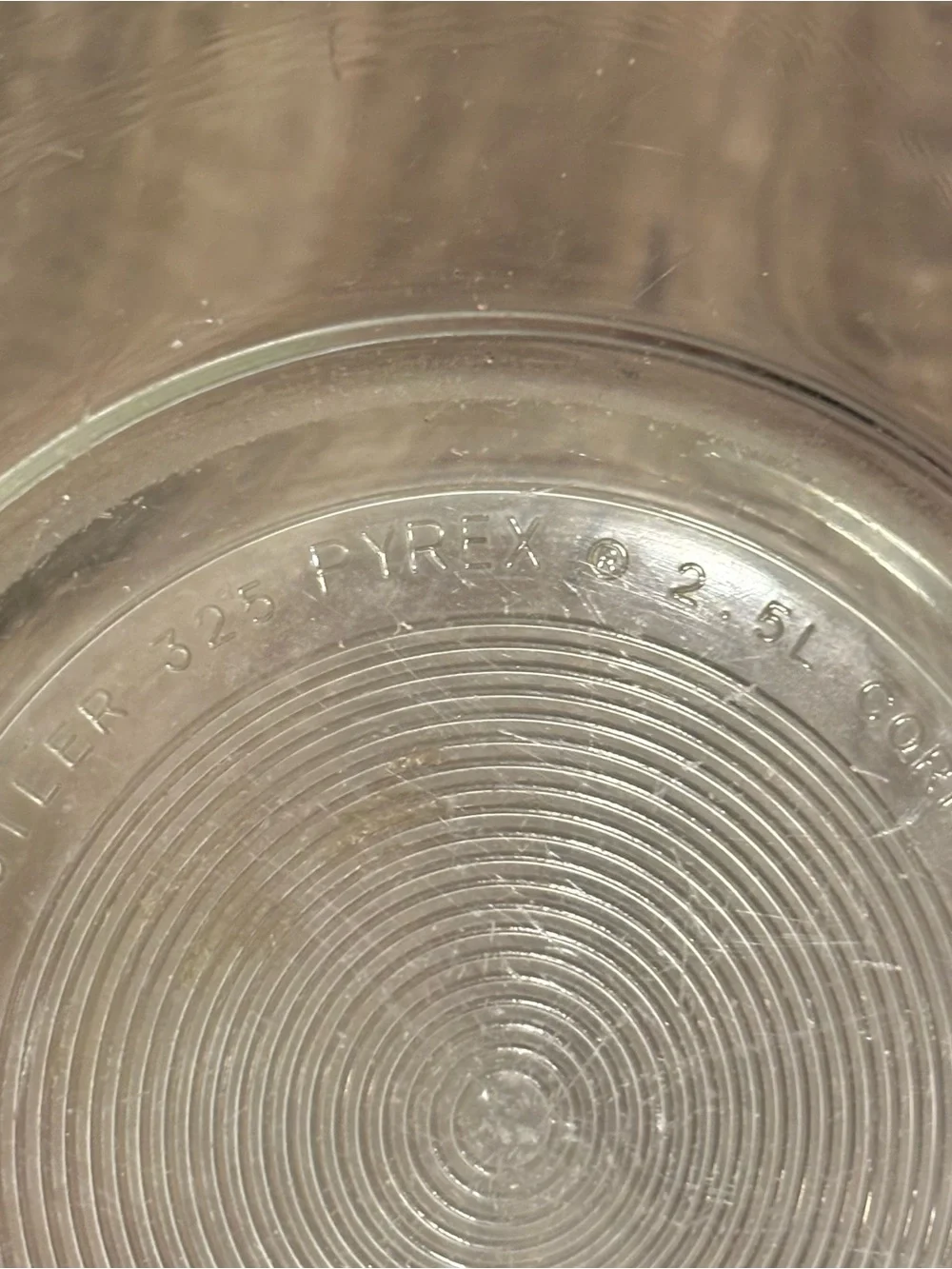Pyrex Corning USA Colonial Mist Nesting Mixing Bowls Lot of 2  (2.5L & 1L)